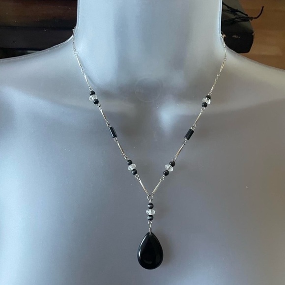 𝒩8𝓉𝒾𝓋ℯ 𝒥𝓊𝓁ℯ𝓈 Jewelry - Alluring Black silver clear beaded teardrop pendant Goth fairy emo dark